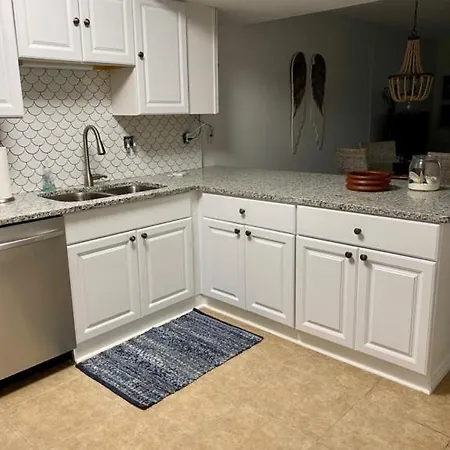 Ocean View 2 Bed, 2 Bath, Steps To The Beach - Spanish Trace 240